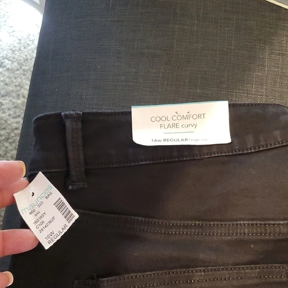 Plus size Women's Black Flare Jeans - Picture 5 of 6